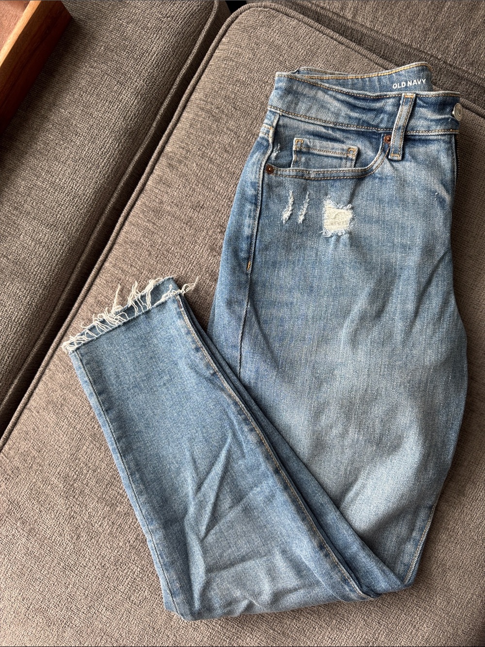 Old Navy Light Blue Cropped Distressed Skinny Jeans
